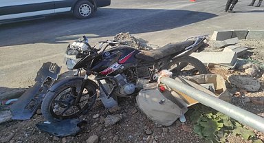 3 aracın çarpıştığı trafik kazasında 2 kişi yaralandı