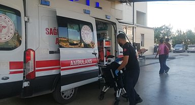 Belediye otobüsü ile otomobil çarpıştı