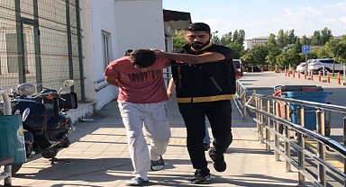 Bir kişiyi bıçakla yaralayan 2 zanlı tutuklandı