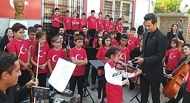 ÇDSO, ilkokulda konser verdi