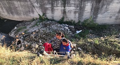 Dere yatağına düşen 2 çocuğu itfaiye kurtardı