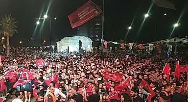 Haluk Levent Adana'da konser verdi