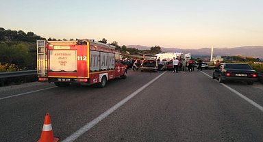 İki otomobilin çarpışması sonucu 5 kişi yaralandı