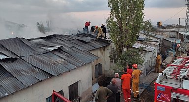 Kullanılmayan okul binasında çıkan yangın söndürüldü