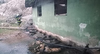 Mescitte çıkan yangın söndürüldü