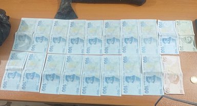 Sahte para ve uyuşturucu bulunduran 2 zanlı yakalandı
