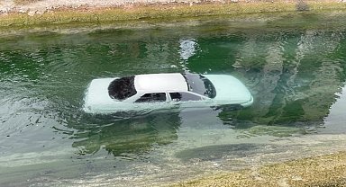 Sulama kanalına düşen aracın sürücüsü kurtarıldı