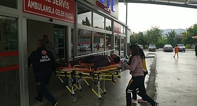 Tomruk indirdiği kamyondan düştü