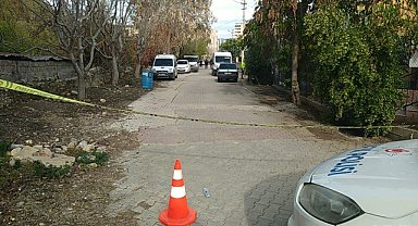 Ağabeyinin evinde silahlı saldırıya uğrayan kişi öldü