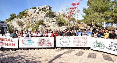 Bisikletçiler tarihe sürdü