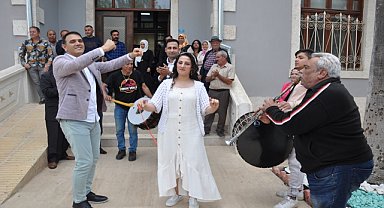 İşitme engelli çift işaret diliyle "evet" diyerek evlendi