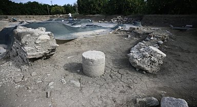 Kilise kazısında mezar odaları bulundu