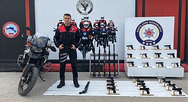 Polis denetimlerinde 100 ruhsatsız silah ele geçirildi