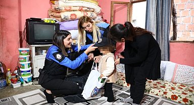 Polisten, şiddet mağduru kadın ve çocuklarına ziyaret