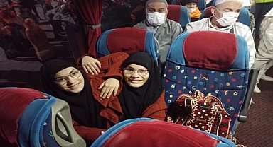 Siyam ikizleri umreye uğurlandı