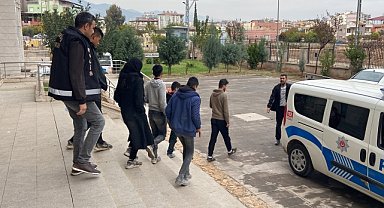 Yurda yasa dışı yollarla giren 19 Suriyeli yakalandı