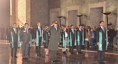Adana Barosu Anıtkabir’de Atatürk’ün huzuruna çıktı