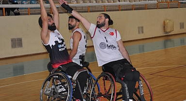 Adana Engelliler bir engeli daha aştı