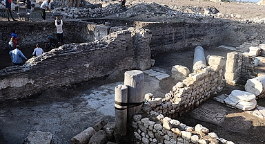 Anavarza’da hamam-saray kompleksi bulundu
