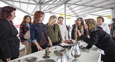 Antika pazarı ziyaretçilerini ağırladı