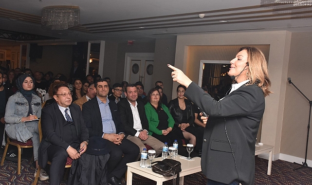 Avukatlara hitabet ve beden dili eğitimi