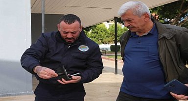 Belediye personelinin bulduğu cüzdan sahibine ulaştırıldı