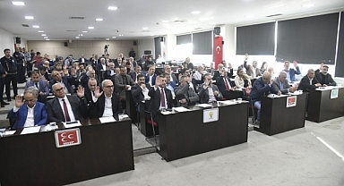Bütçeye EVET, Karalar’a ELEŞTİRİ