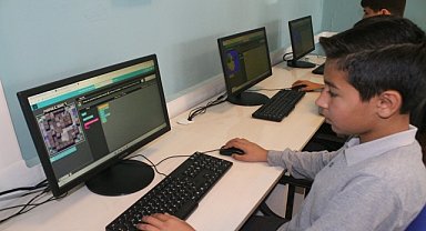 Hayırseverler okula bilişim teknolojileri sınıfı kurdu
