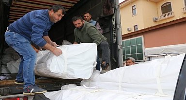 Hayvancılık yapan konargöçerlere yaşam çadırı dağıtıldı