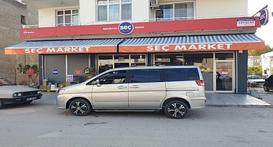 Marketten silahlı soygun girişimi güvenlik kamerasında