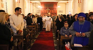 Ortodoks ve Katolik kiliselerinde Noel kutlandı