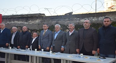 Sel, işten çıkarılan işçilerle buluştu