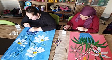 Şizofreni hastalarına el işi çalışmalarıyla terapi