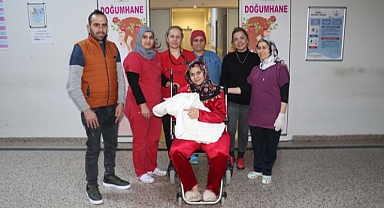 Adana’da yılın ilk bebeğine Toprak adı verildi