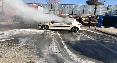 Bakımı yapıldıktan sonra trafiğe çıkan araç yandı