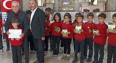 Başkan Özgan’dan öğrencilere karne hediyesi