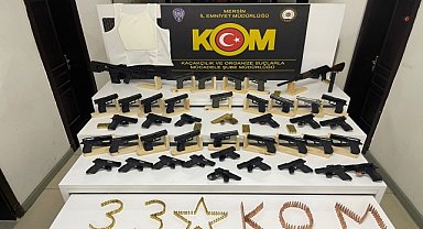 Bir araçta ruhsatsız 39 tabanca ile 2 tüfek ele geçirildi