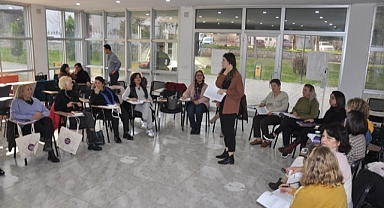 Çukurova Belediyesi’nden kadınlara insan hakları eğitimi