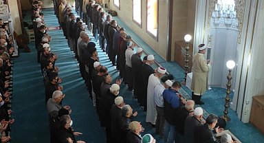 Cuma namazı sonrası yağmur duası edildi