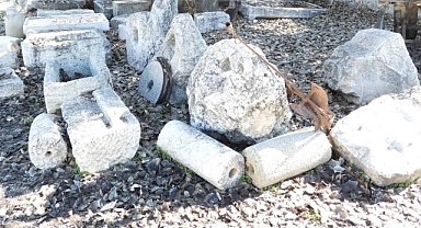 Evin bahçesinde tarihi eser kalıntıları bulundu