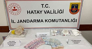 Evin bahçesinde uyuşturucu ve para ele geçirildi