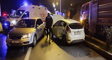 İki otomobilin çarpıştığı kazada 4 kişi yaralandı