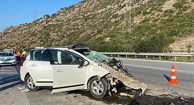 Kamyona çarpan otomobildeki 2 kişi yaralandı