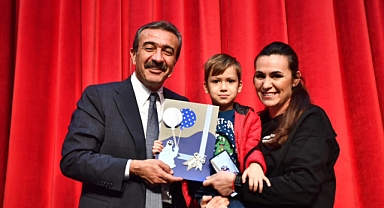 Karnesini alan Çetin’e koştu