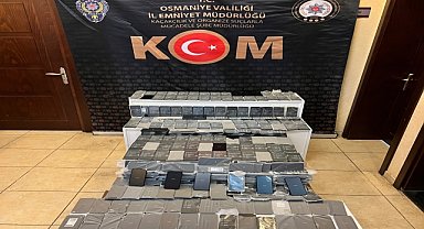 Mısır yüklü tırda gümrük kaçağı cep telefonu ele geçirildi