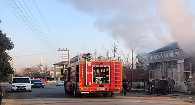 Mobilya atölyesinde çıkan yangın söndürüldü
