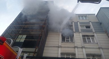 Mobilya fabrikasında çıkan yangın söndürüldü