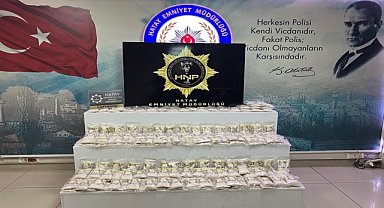 Otomobilde uyuşturucu hap ele geçirildi