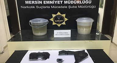 Otomobilin yakıt deposunda sentetik uyuşturucu bulundu