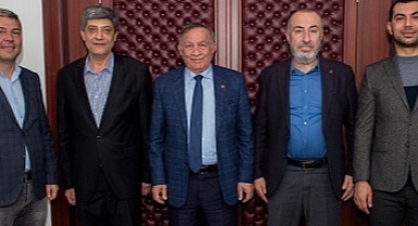 Seyhan'ı Seyhanlılarla birlikte yönetiyoruz